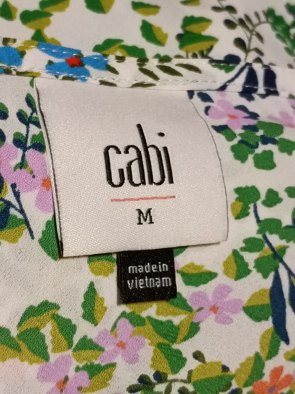 🛍️ BUNDLE ONLY🛍️CAbi White Multi Floral V-Neck Tank Top - Picture 5 of 7